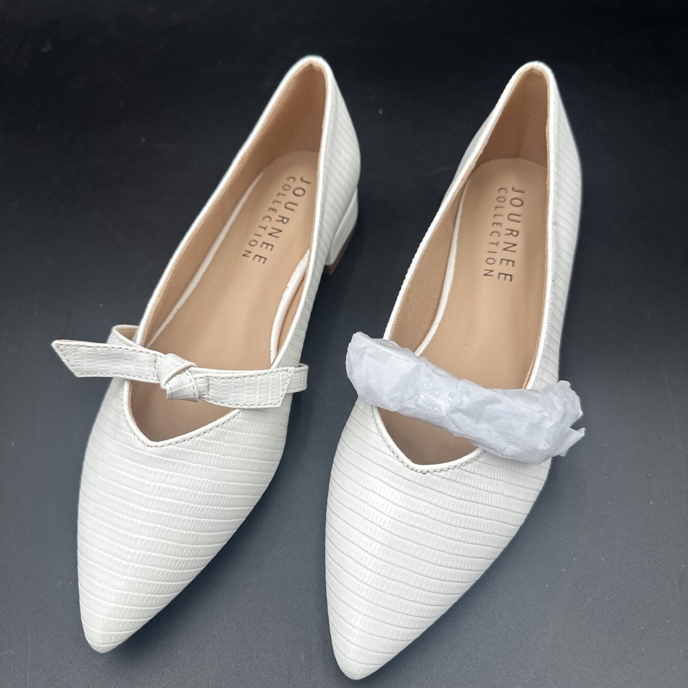 Journee Women's Mary Jane Style Slip‎ On Dress Flats Size 7 White